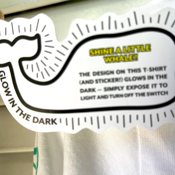 NWT🛍Vin Vines Christmas Tee - Picture 7 of 11